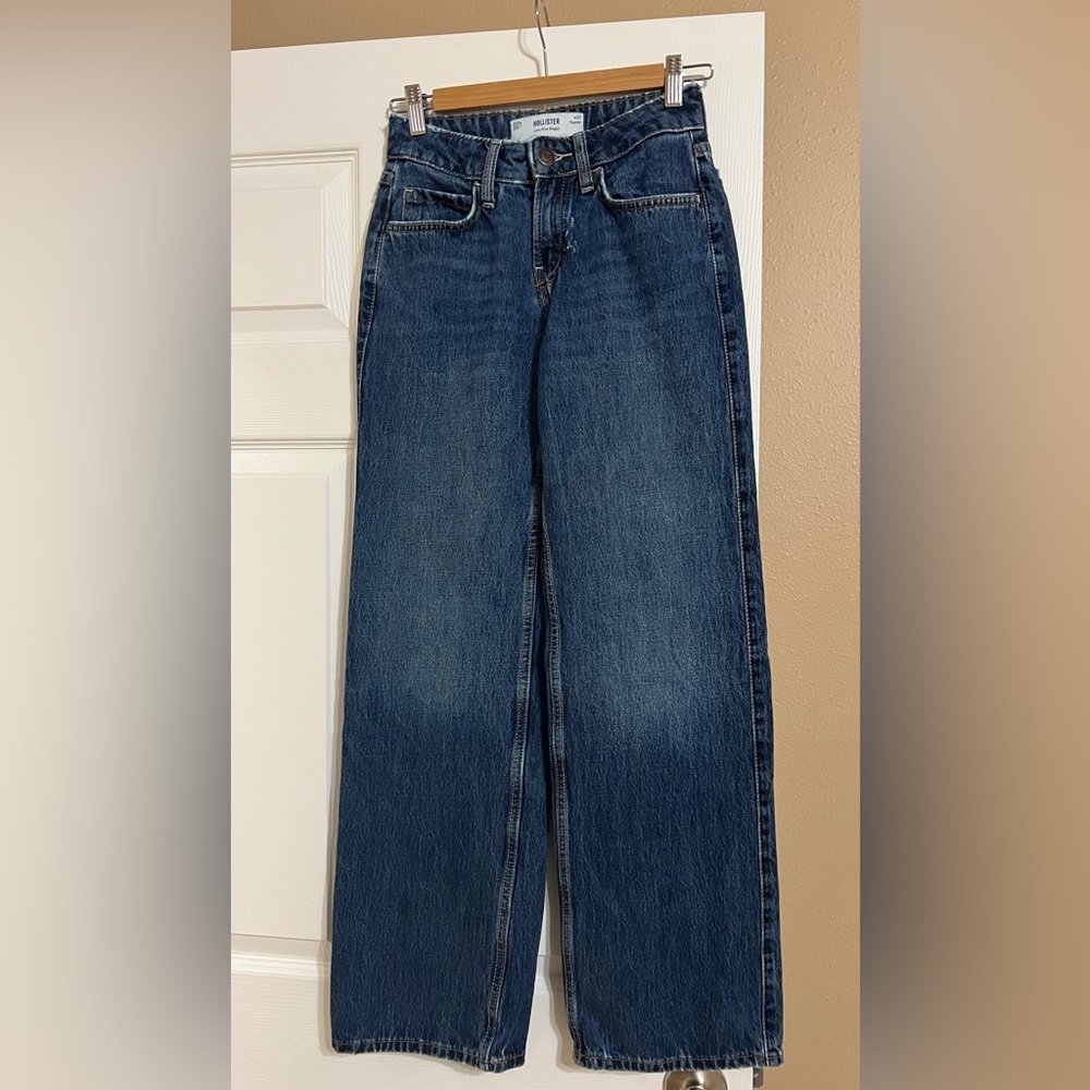 Hollister Women's Dark Blue low-rise baggy Jeans size 23